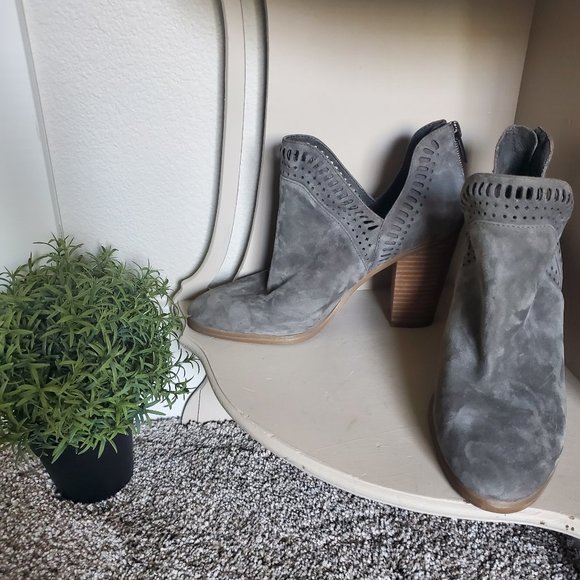 *HP* Vince Camuto Grey Suede Booties - Picture 2 of 8